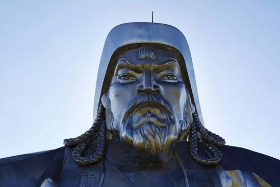 Статуя Чингисхана