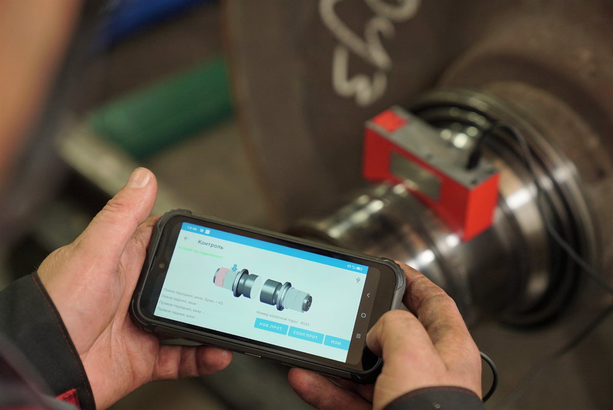 Контроль качества детали колесной пары. Источник: ОМК