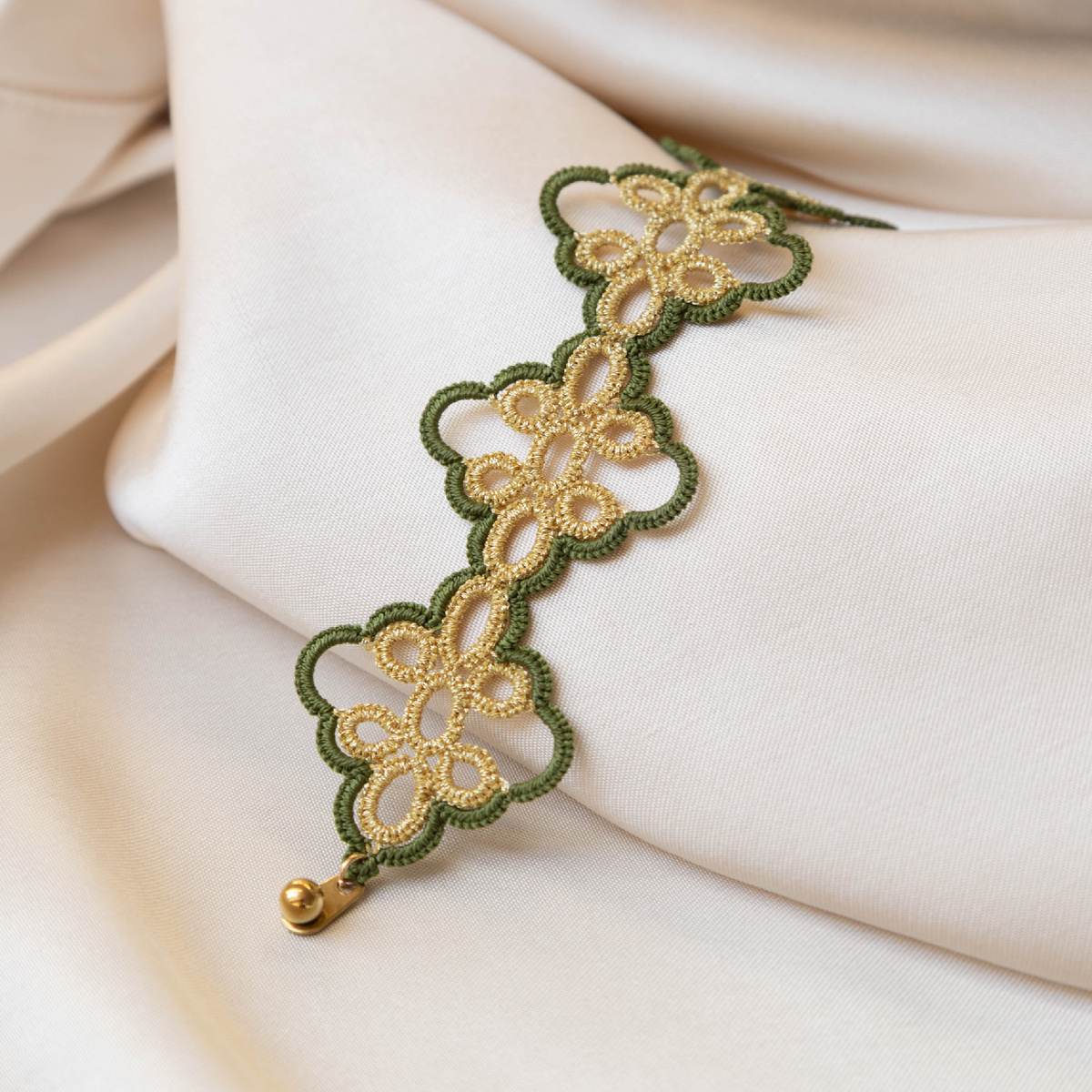 Браслет в технике фриволите. Автор - Анастасия Богданович