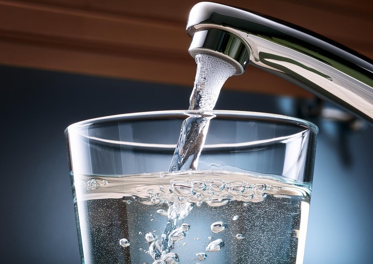 Как быстро очистить воду из-под крана без фильтра: 5 эффективных способов / Фото: Pogovorim.by