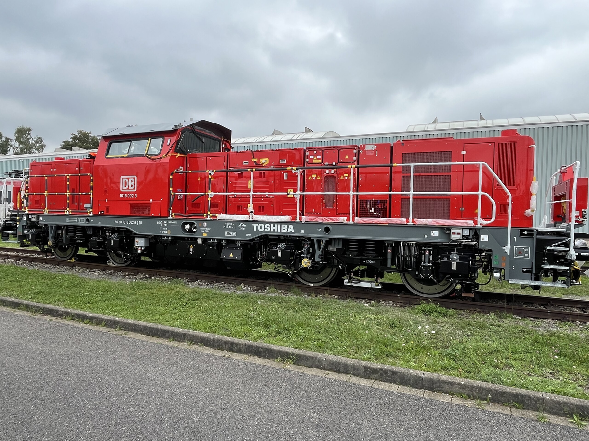 Один из первых гибридных локомотивов Toshiba HDB 800. Источник: C.Reinemer/wikimedia