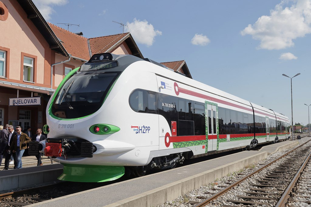 Контактно-аккумуляторный поезд производства Končar. Источник: HŽPP