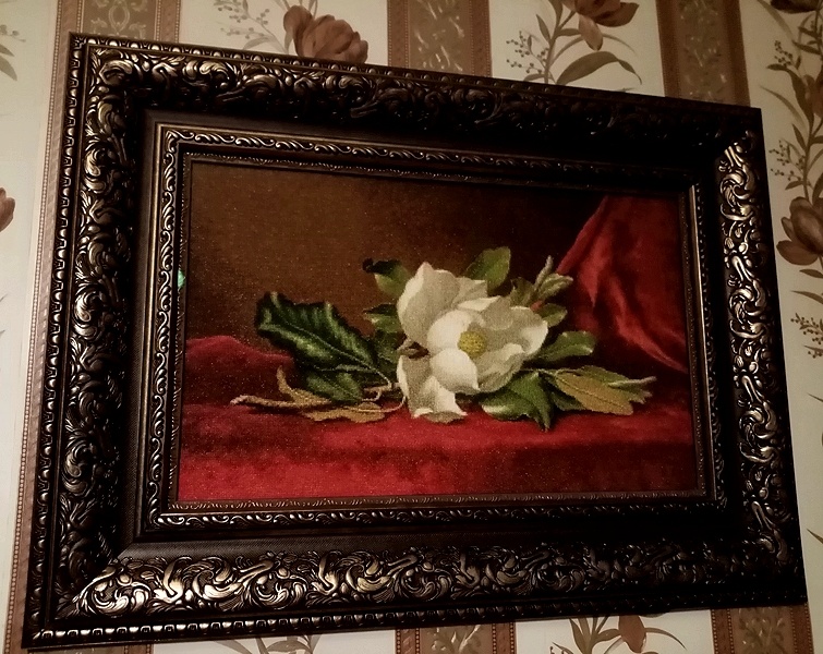 Первая моя многоцветная вышивка "Магнолия на красном бархате" по схеме от Эстэ.