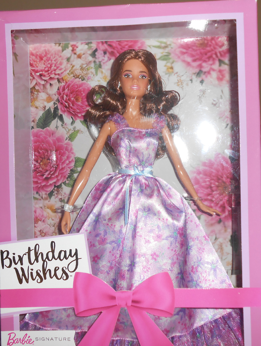 Кукла в коробке под разным освещением, листайте галерею  