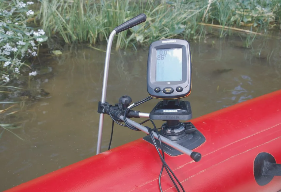 Эхолот на надувной лодке. Источник фото vodnik.ru