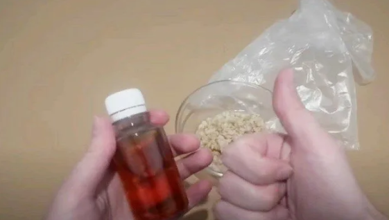 Самодельный ароматизатор для рыбалки с чесноком. Источник фото enciclopediya-geografa.ru