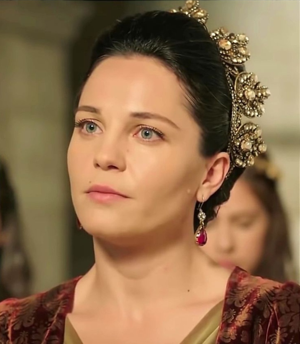 Валиде Хандан.