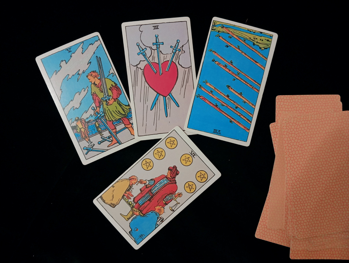 Таро для Скорпионов на июнь 2025