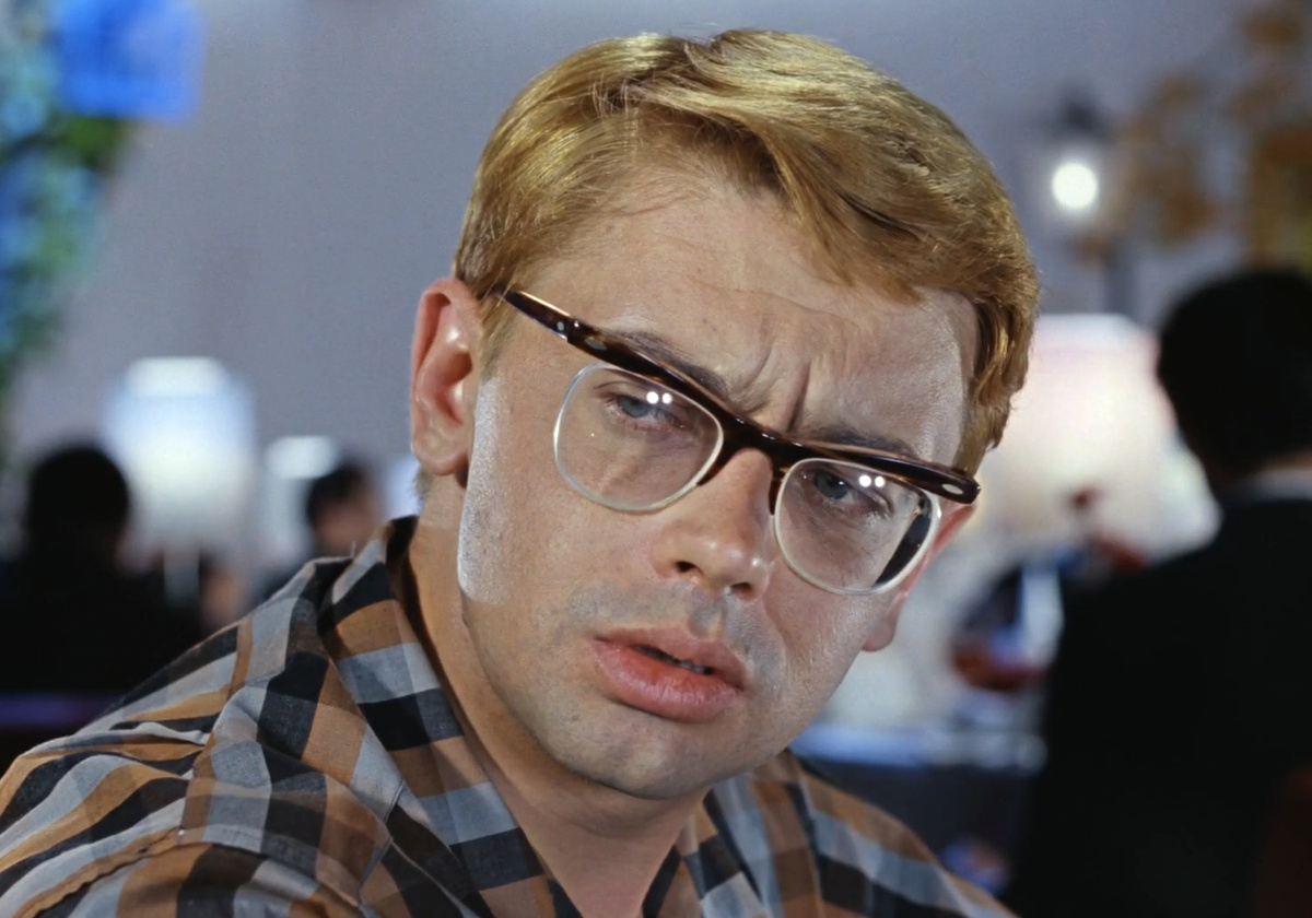 Кадр из кинофильма "Кавказская пленница, или Новые приключения Шурика", 1966 г., режиссер Леонид Гайдай, сценаристы Леонид Гайдай, Яков Костюковский, Морис Слободской, композитор Александр Зацепин (скриншот)