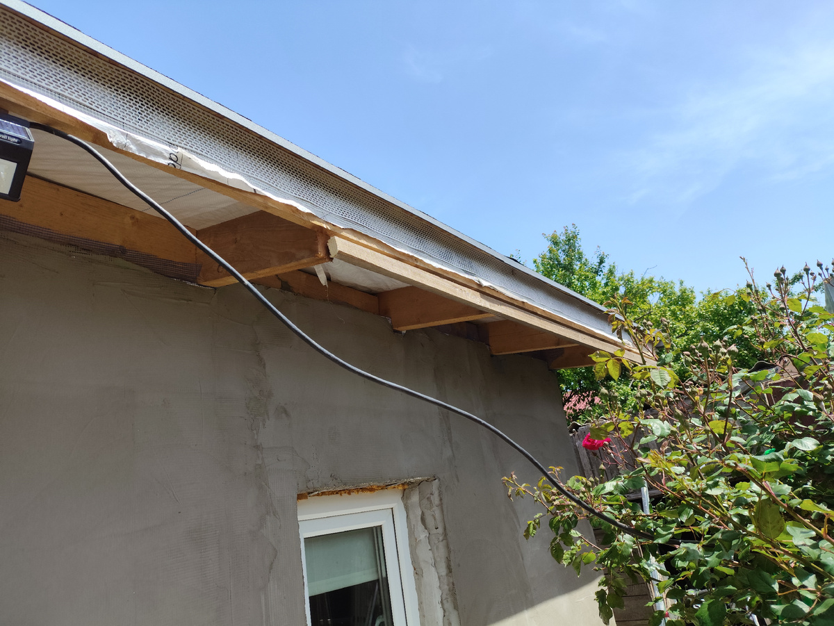 Прикрутил первую рейку