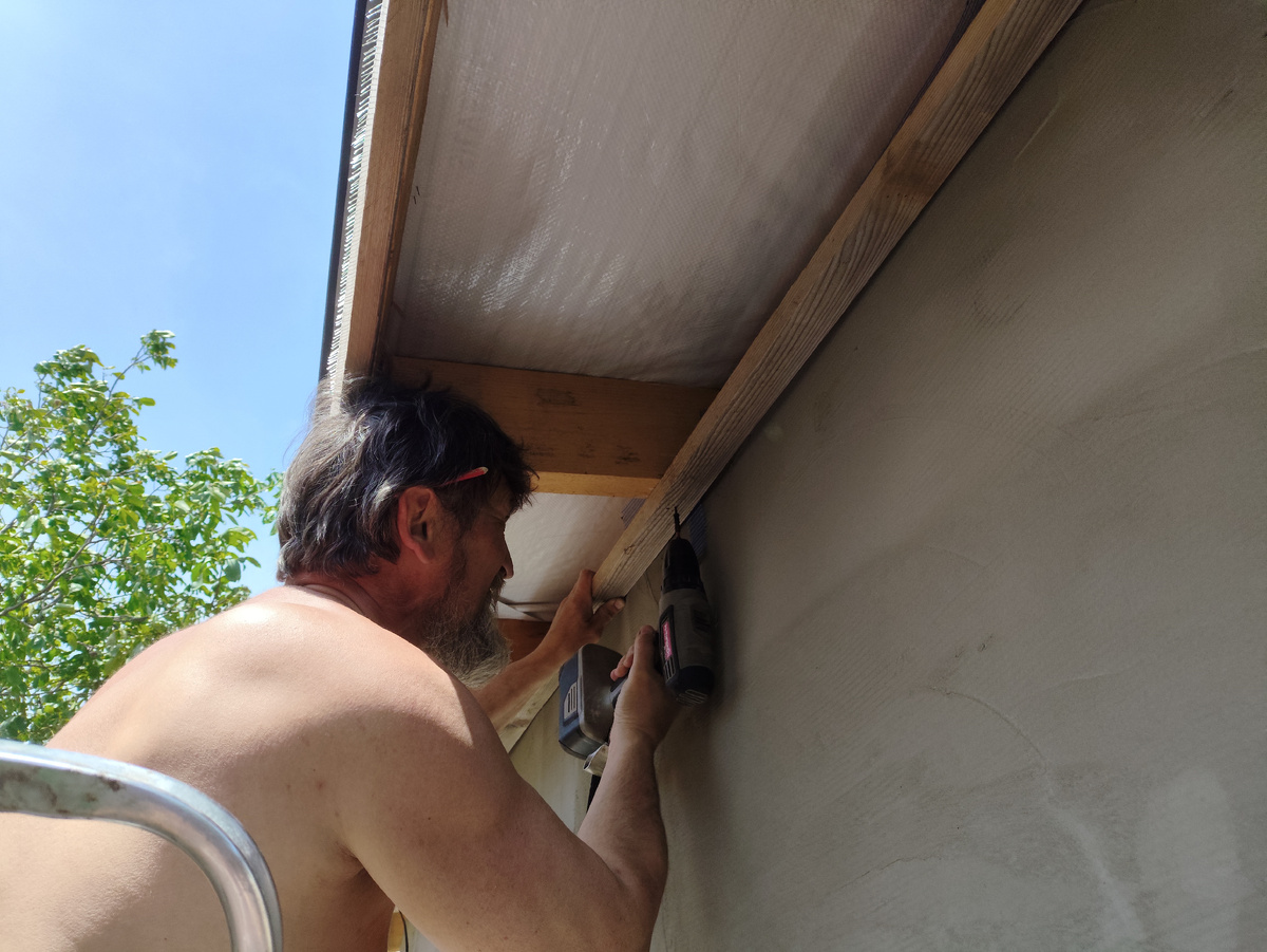 Вот теперь ничего не мешает. Вторая рейка устанавливается