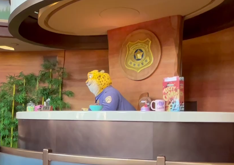 Zootopia - самая новая площадка на территории шанхайского Диснейленда и единственная во врем мире. Аттракцион Zootopia Hot Pursuit с потрясающими уникальными роботами - героями мультфильма.