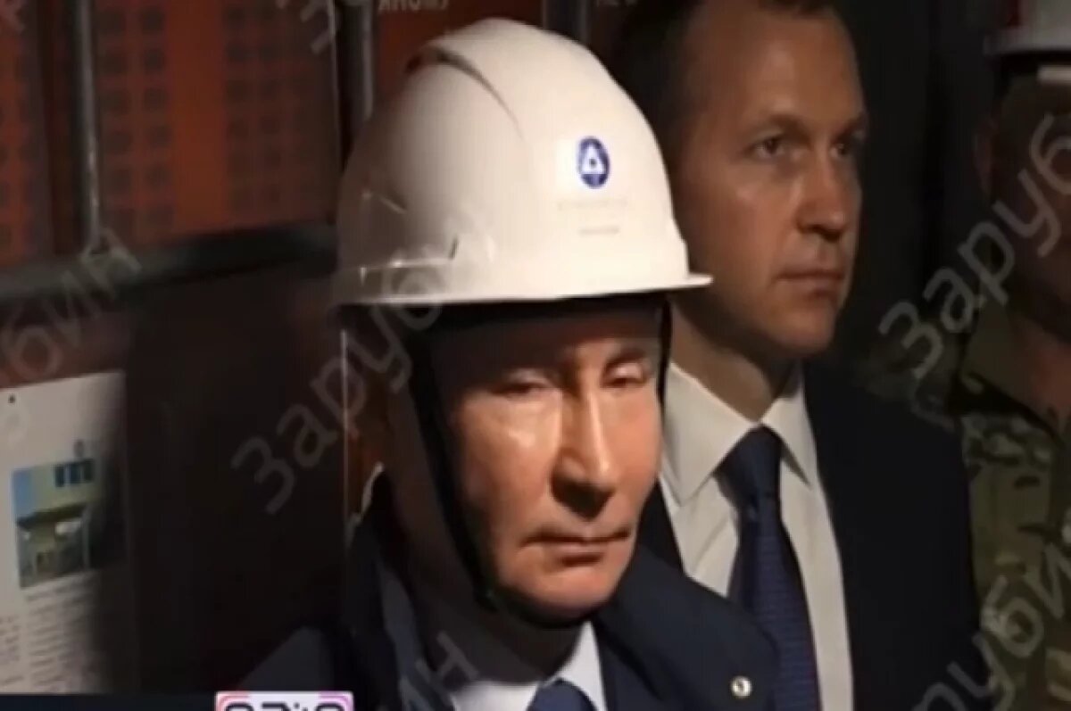    Опубликованы кадры, как Путин спускался на строительном лифте