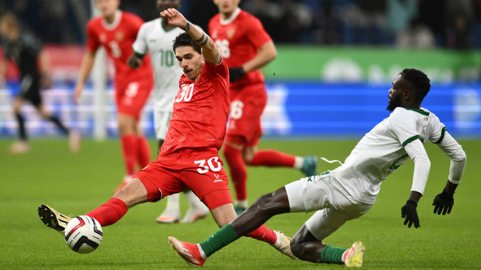 Игрок сборной России и "Ростова" Илья Вахания во время матча.📷Фото: Иван Водопьянов / Коммерсантъ