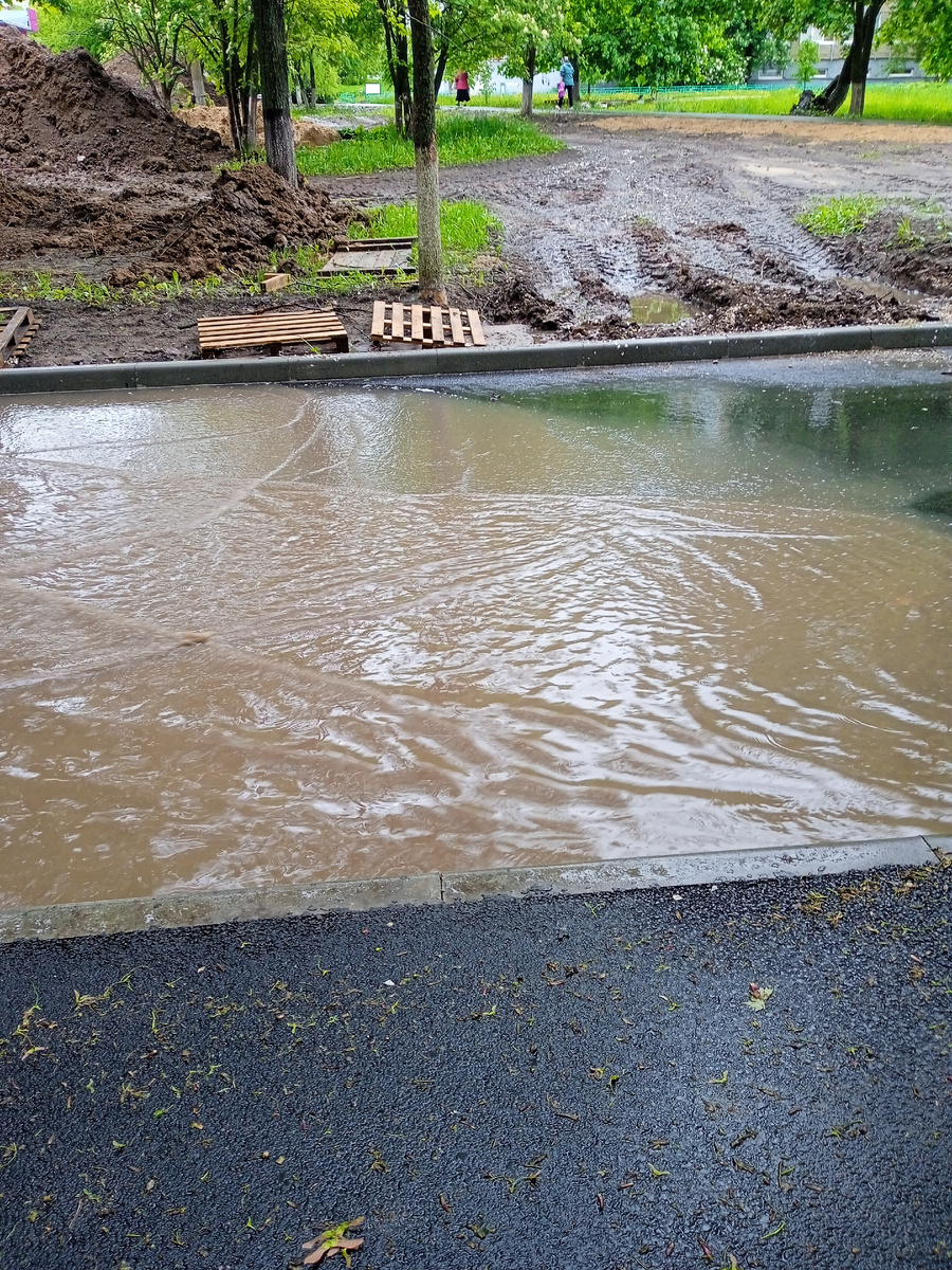 Сначала мы положим асфальт, а с канализацией и ливневкой что-нибудь да придумается