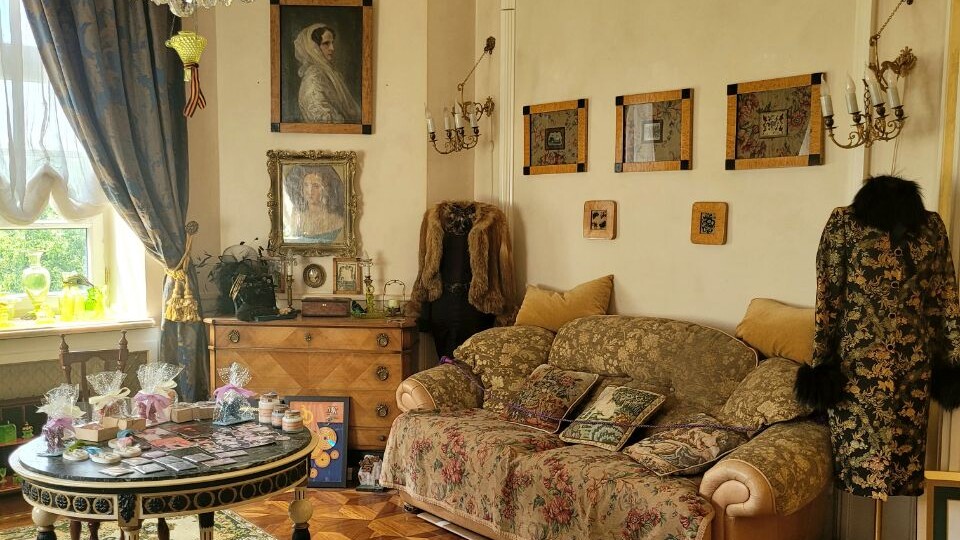 Как жила Людмила Гурченко: показываю квартиру советской звезды