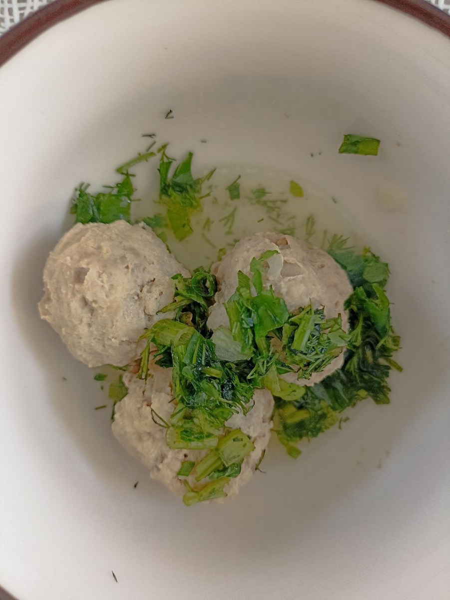 тефтели домашние со свежей зеленью