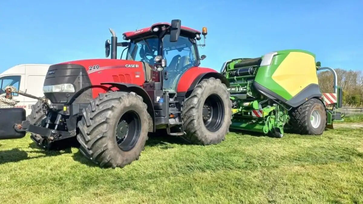 Фото: trekkeronline.nlПрототип новой комбинации пресс-подборщика и обмотчика Krone на тестах в Нидерландах