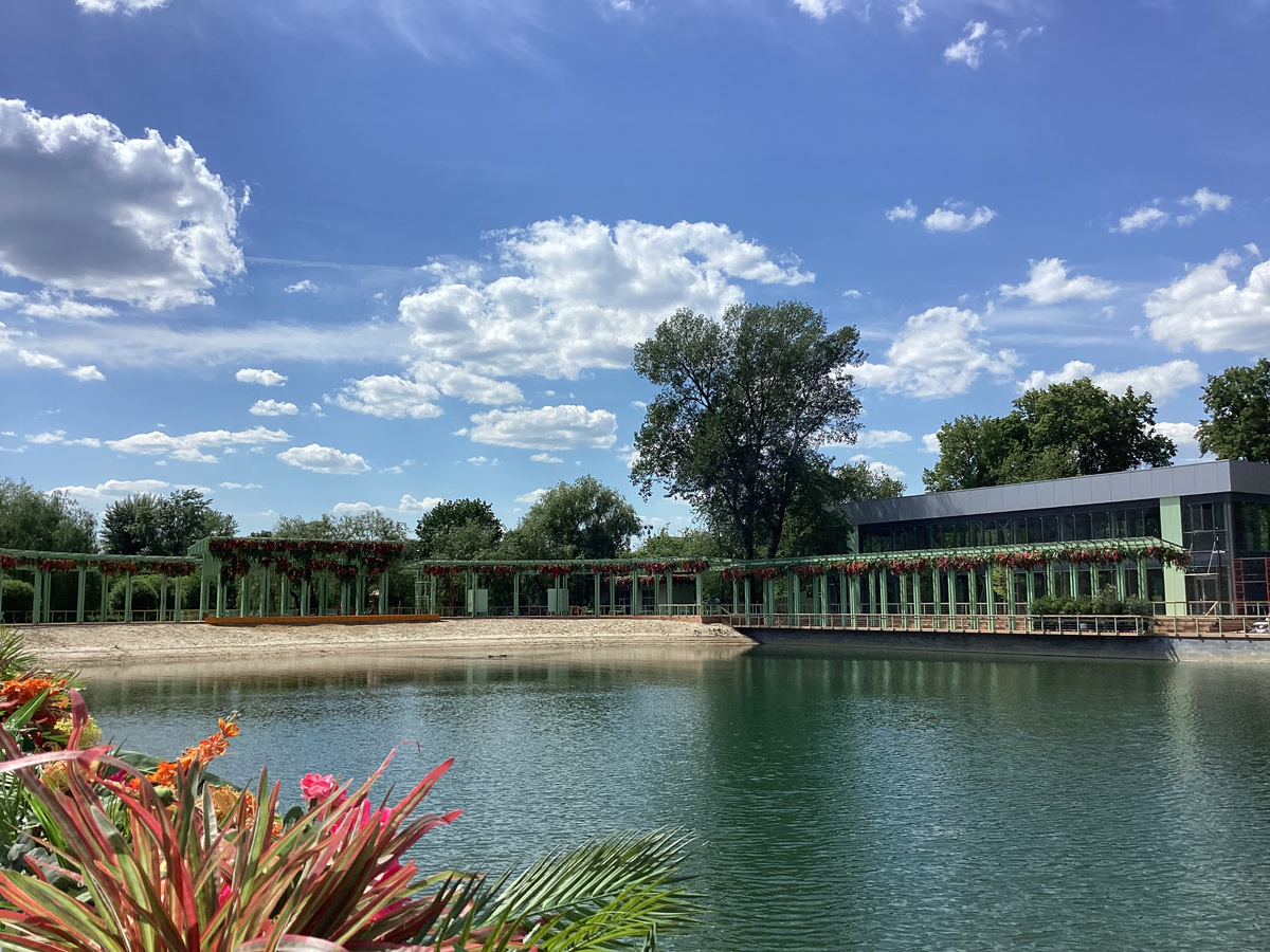 Перголы совершенно в духе старого парка Горького