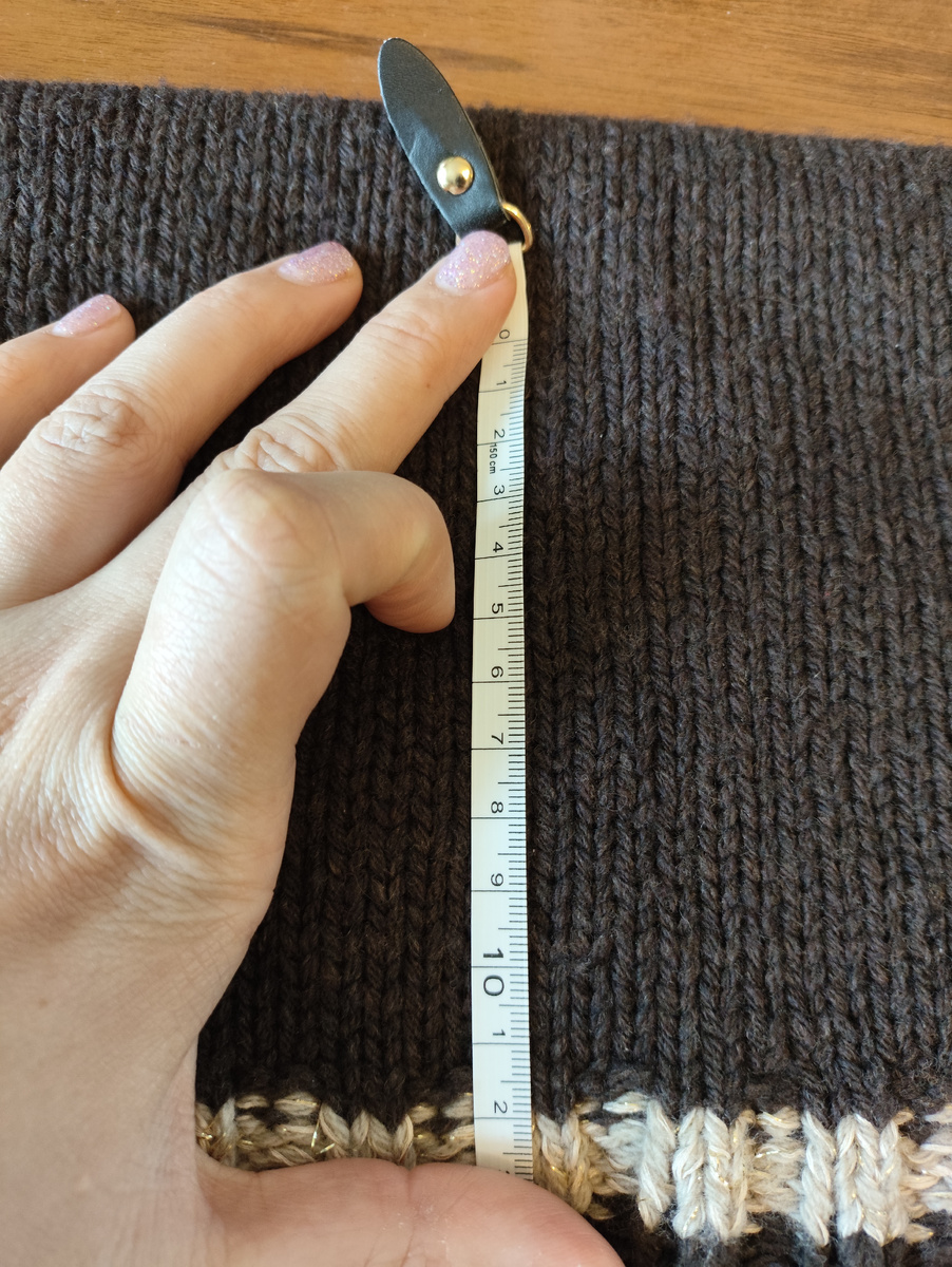 10 см по вертикали для подсчета количества рядов.