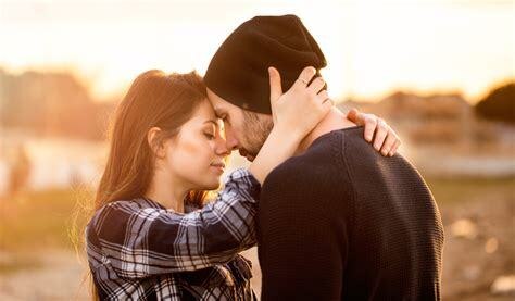 Пусть она знает что ты рядом