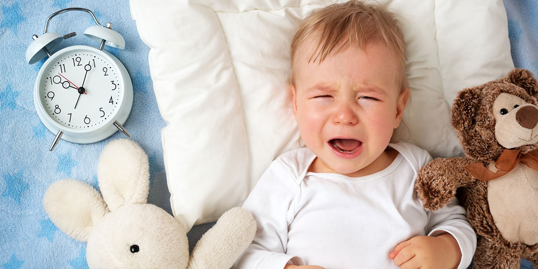Ваш ребенок плохо спит? Причины у грудничков и детей старше года могут различаться и вот почему