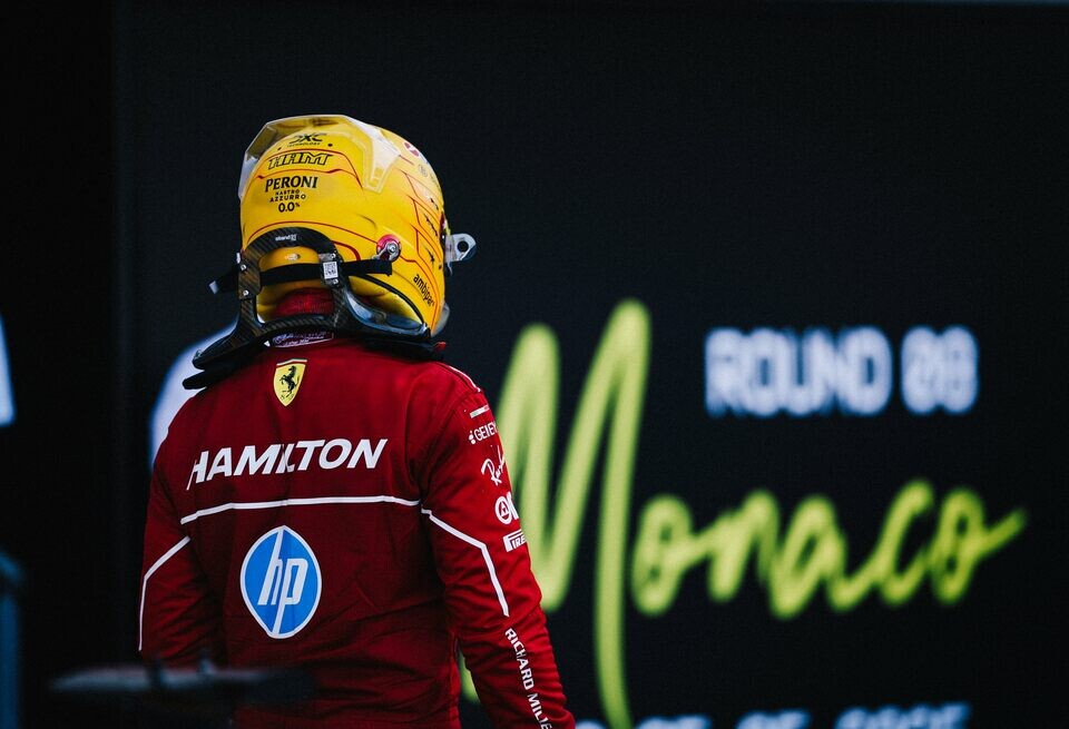    «Не знаю, почему так много». Льюис Хэмилтон – о проигрыше 50 секунд лидерамFerrari