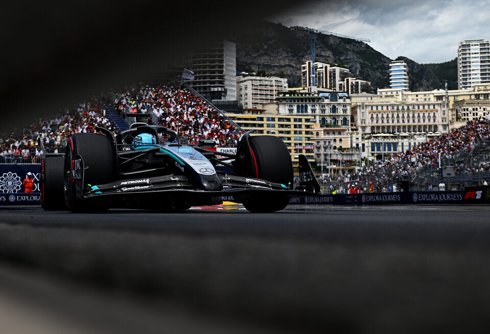    «К черту всё». Джордж Рассел – о штрафе за срезку шиканы в борьбе с АлбономLAT Images / Mercedes