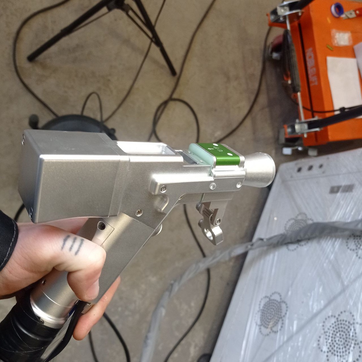 лазерный сканатор - пистолет очистки 