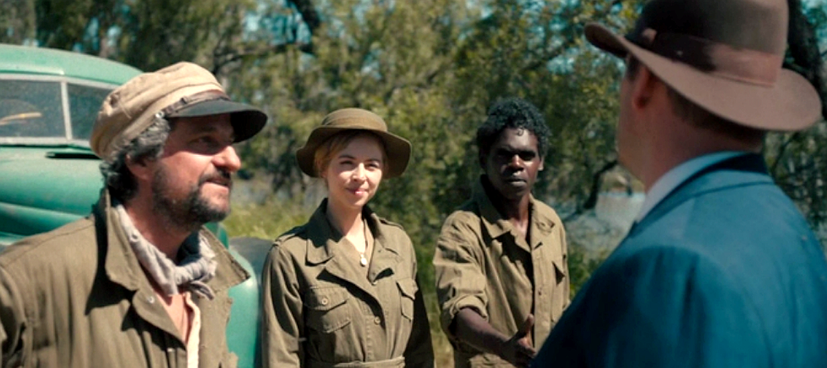 Кадр из фильма "Багровая отмель". Команда водолазов...