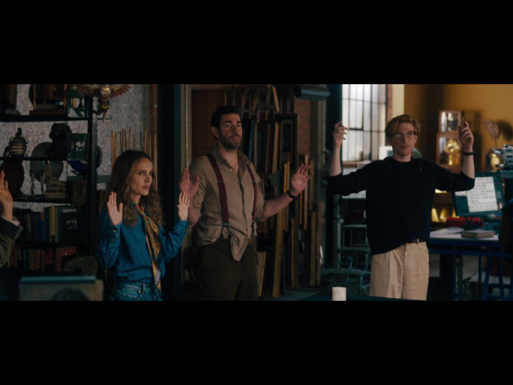 Чего он так боится, у нас же даже руки подняты.