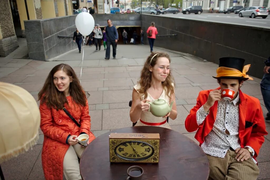 Фотографий проекта пока нет, поэтому новости о нем иллюстрируют произвольными чаепитиями. www.kommersant.ru