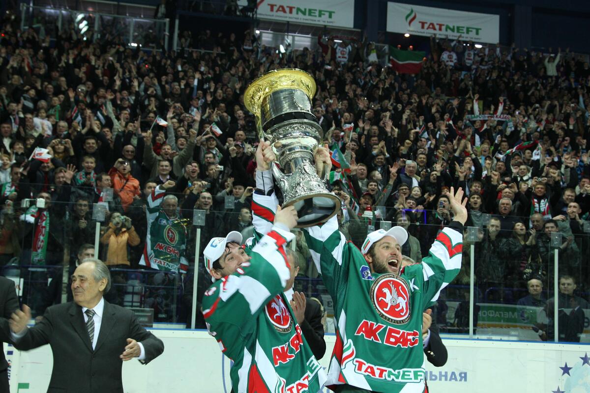    Первыми обладателем Кубка Гагарина в сезоне 2008-2009 года стала команда «Ак Барс» из Казани. Вице-чемпионами, к слову, тогда стал ярославский «Локомотив».Wikimedia