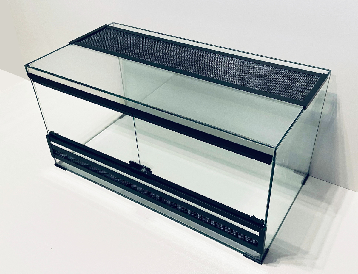 Горизонтальный террариум 80х40х40 "Black terrarium"