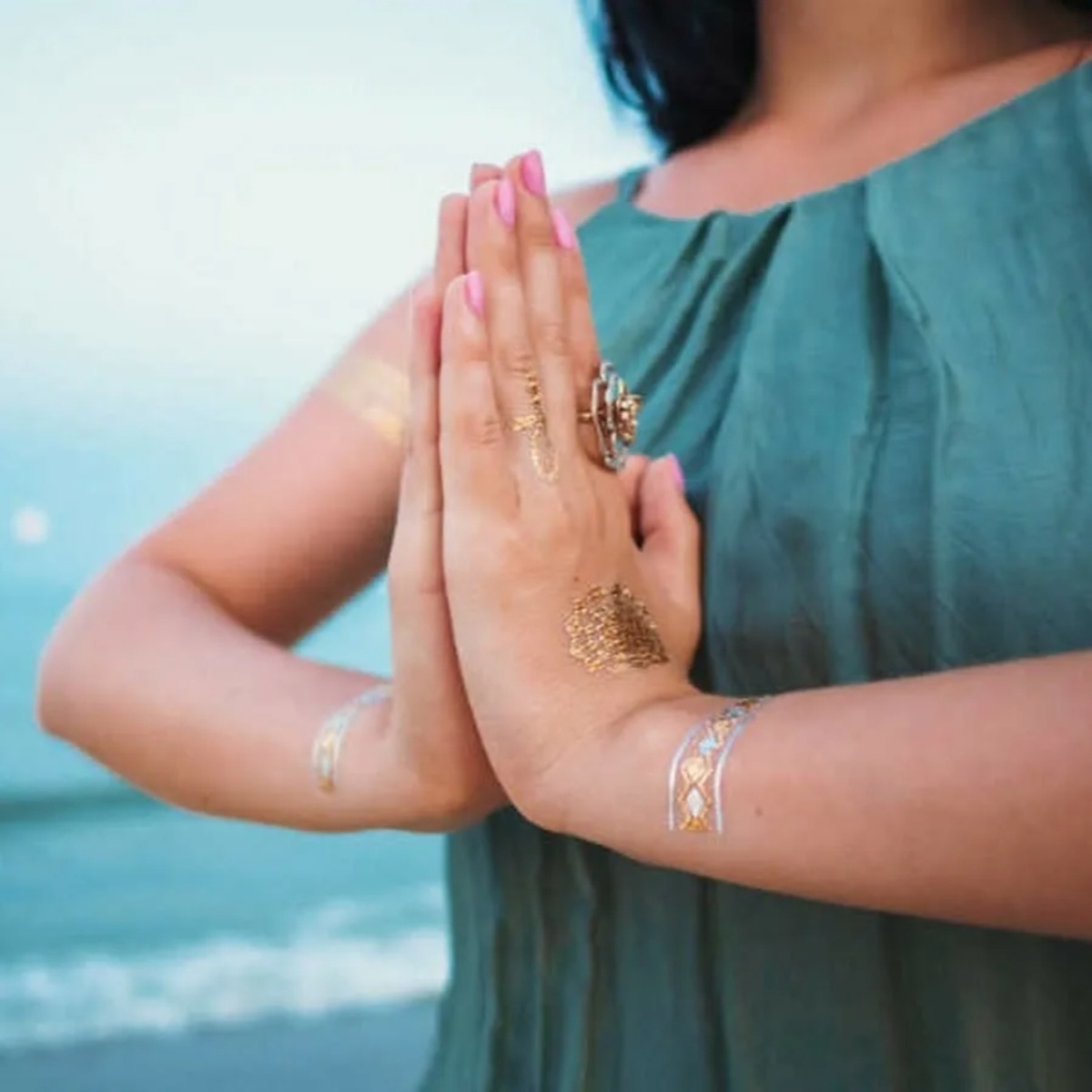 Предплечья параллельны полу. 