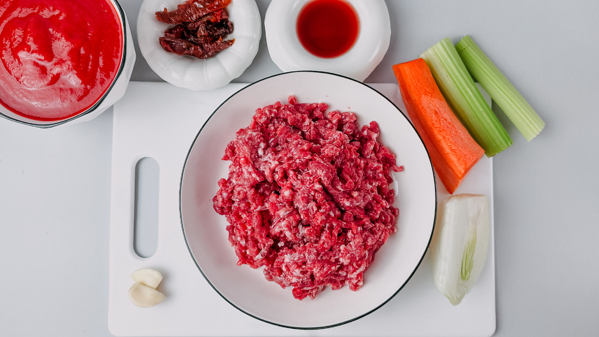 Всё, что нужно для вкусного вечера — на столе. Даже настроение.