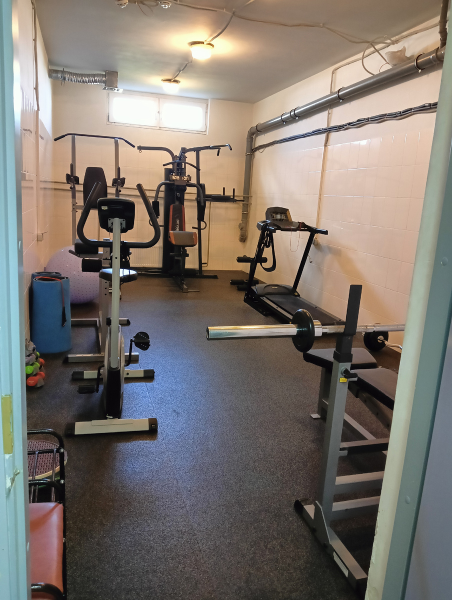 Это спортзал в отеле. Уютненько 😃 