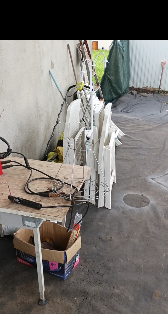 Это было не легко. Мне как ленивому человеку не хотелось долго варить все детали, поэтому извращалась как могла. На основании несколько кругов приваренно , потом будет понятно зачем.