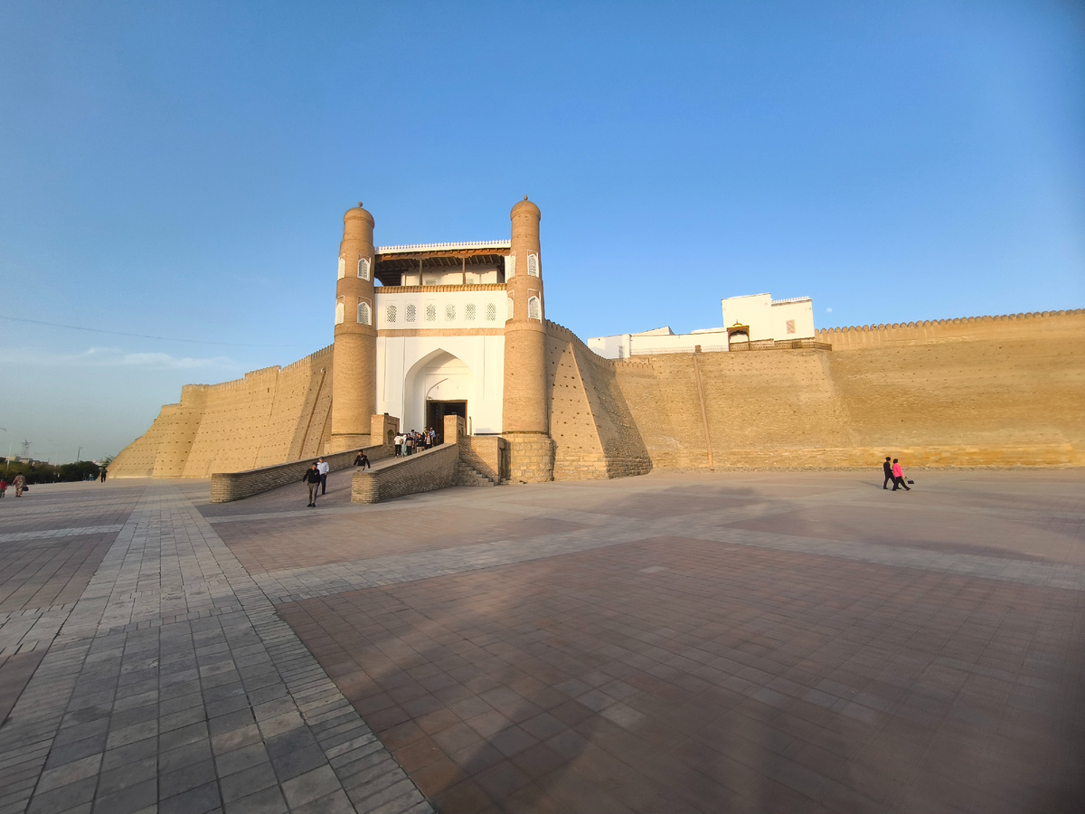 Центральный вход в Цитадель Арк в Бухаре