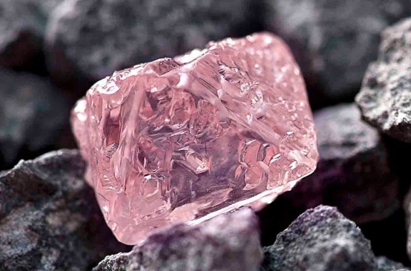 Розовый алмаз.