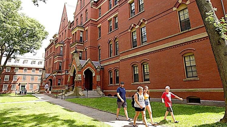     Гарвард потеряет доход от иностранных студентов