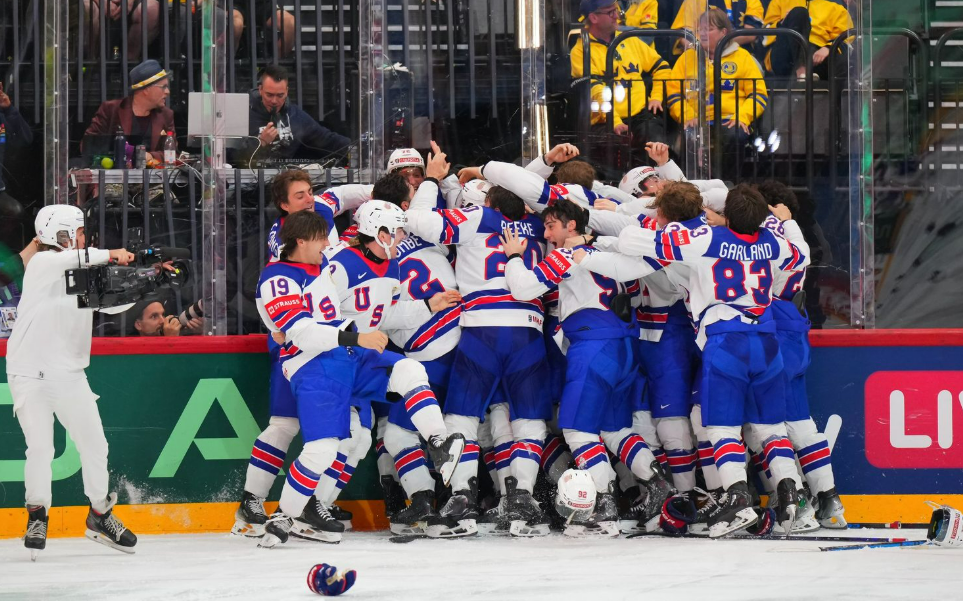 Американцы смогли пробить вратаря сборной Швейцарии только в овертайме, но этого хватило для победы. Фото: ИИХФ