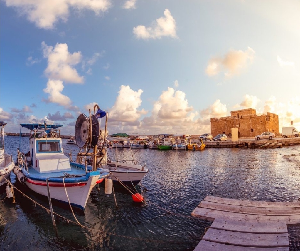 (Фото из свободного доступа).Порт города Пафос — один из древнейших портов Кипра. Царь Никоклис, последний из царей Пафоса, построил первоначальный порт в 320 году до нашей эры.