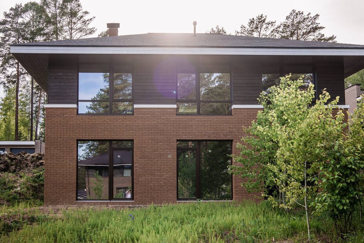 Дом в загородном поселке "Патроны Парк", вид с приватного участка