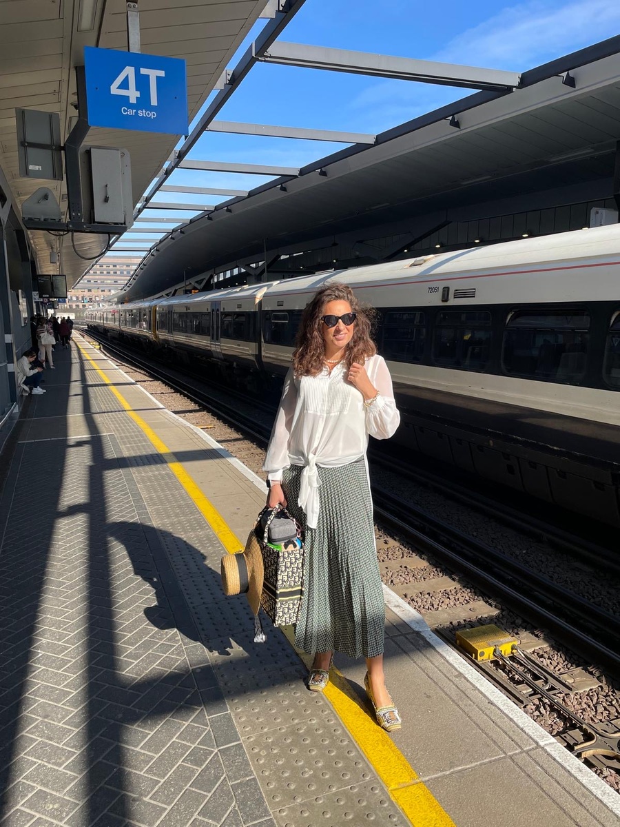 Мыслей в голове десятки и сотни, действие как следствие - одно. Спустя время последует второе и за редком исключением среди смельчаков третье в этом же направлении. А вот какой будет Результат всегда зависит исключительно от первого посыла в сознании. 