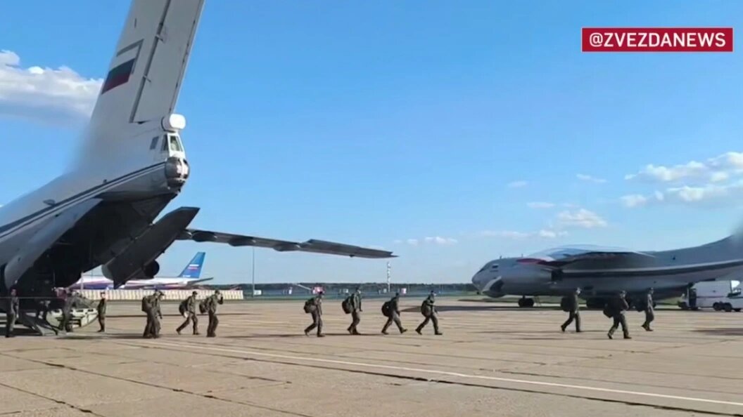    Возвращение из плена русских военных - скрин видео канала "Звезда".