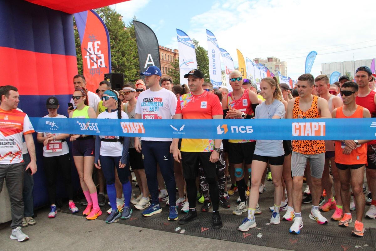    Спортсмены во главе с губернатором на старте