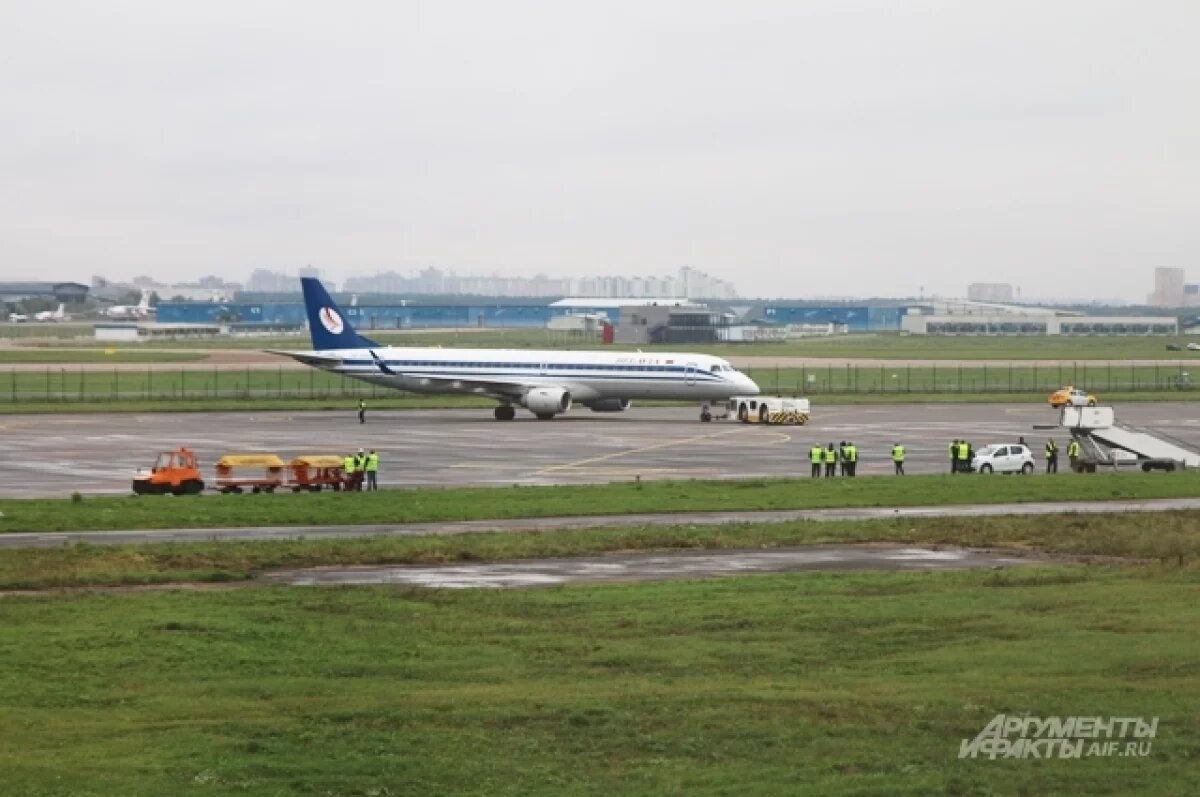    В Домодедово, Жуковском, Внуково временно ограничили на приём и выпуск ВС