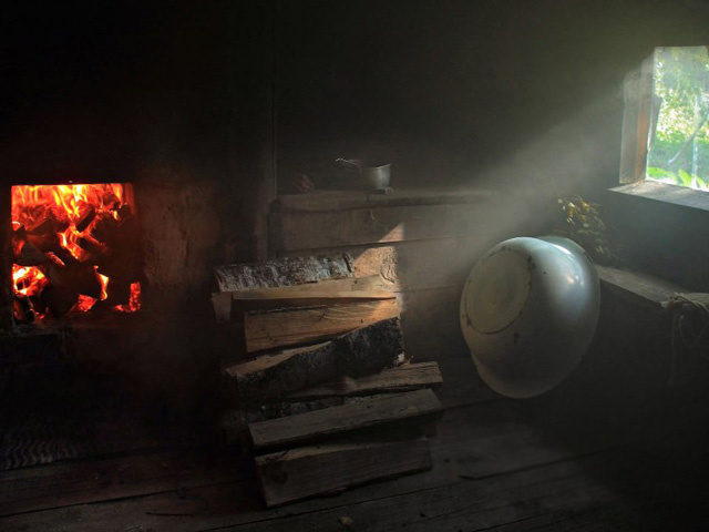 Баня топится по черному.