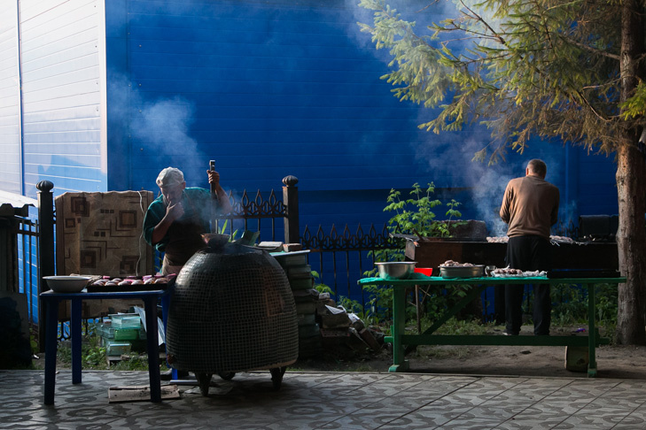 Священное мясо разрешается вкушать всем. © Фото Алексея Танюшина из архива VN.ru.📷
